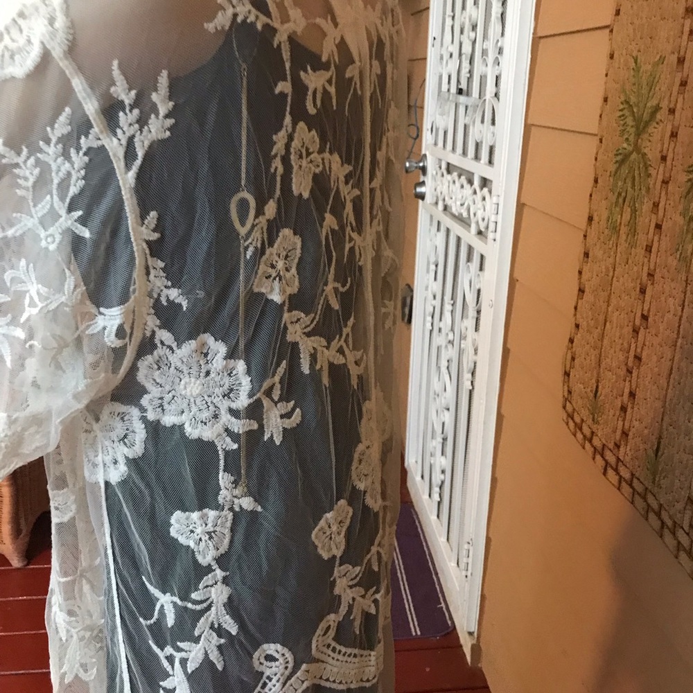 Lace Cover-up - Picture 7 of 7